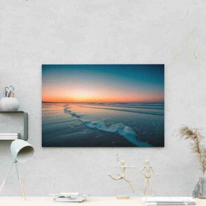 Pintura Del Mar en canvas Vista de las olas espumosas en la playa bajo la puesta de sol