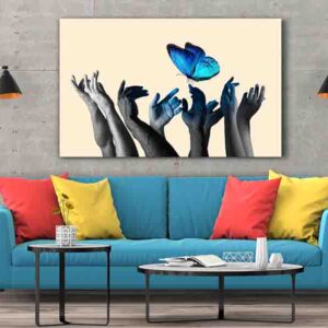 Pintura de arte vintage con mariposa y manos