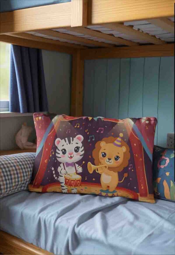 Funda almohada con circo para decorar cuartos infantiles Mod. Kawaii Melodía Peludita