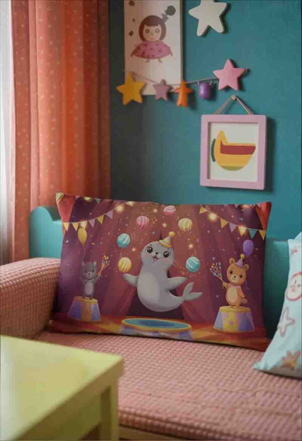 Funda para almohada estilo circo para niños Mod. Kawaii Show de Naricitas - Image 3