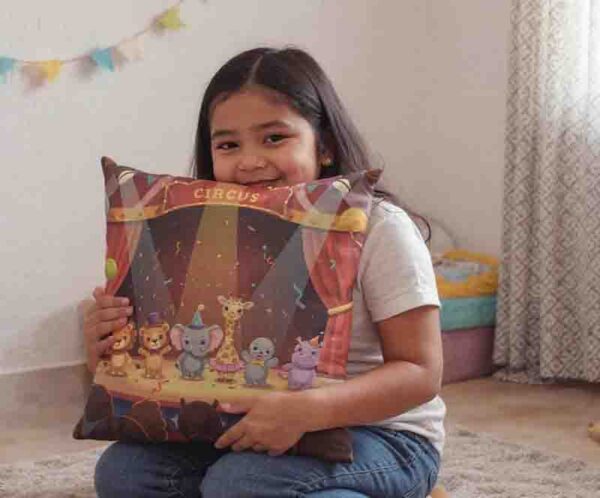 Cojín decorativo infantil con personajes de circo divertidos Mod. Kiut Circo Team - Image 3