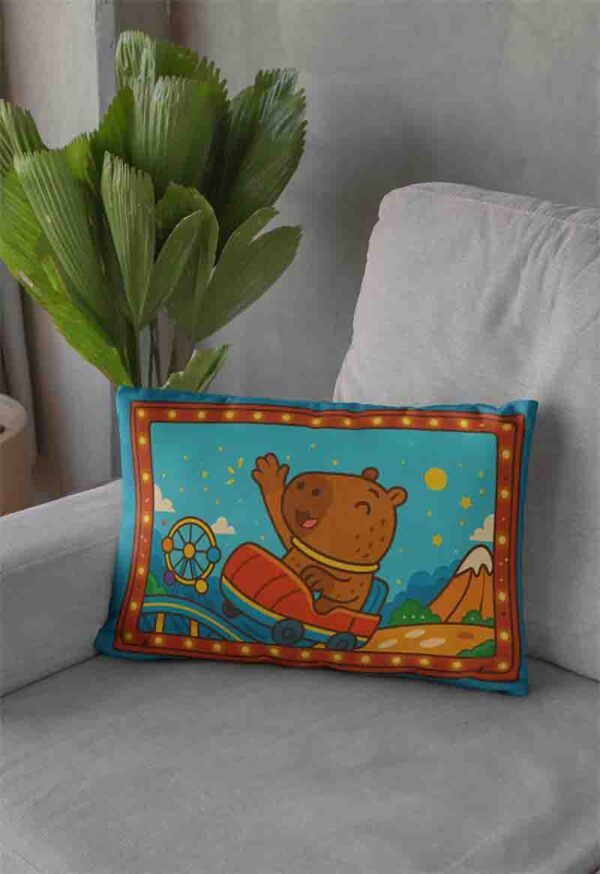Almohada de capibara funda infantil Mod.Aventura en la Feria - Image 3