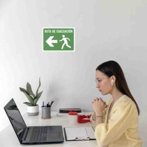Ruta de evacuacion señalamientos de seguridad autoadheribles 10pz