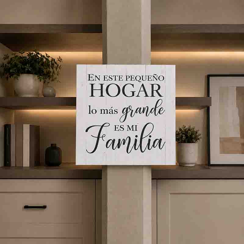 Cuadro Familiar “En Este Pequeño Hogar” en MDF 30x30 cm para Decoración.