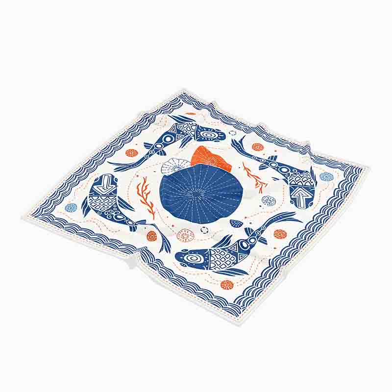 Mascada Modelo Peces Koi con Diseño Marino en Azul, Blanco y Naranja 60x60 cm. - Imagen 4