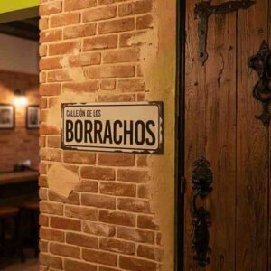 Letrero Decorativo “Callejón de los Borrachos” Estilo Vintage de MDF con Vinil 40x15 cm.