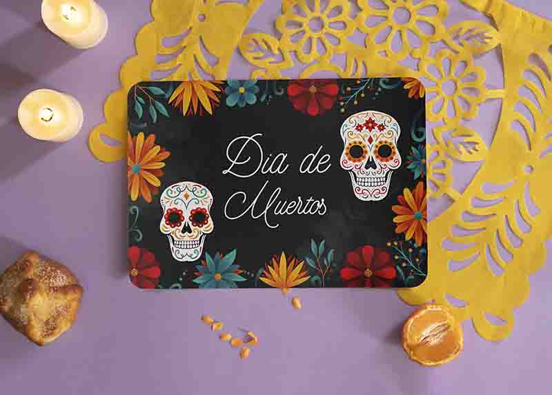Mantel Individual Día de Muertos Modelo Calavera de Cempasúchil con Calaveras Mexicanas y Flores.