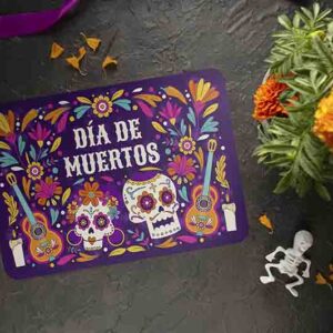 Mantel Individual Día de Muertos Modelo Fiesta de Almas con Calaveras Mexicanas, Flores y Guitarras.