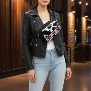 Cangurera Modelo Vaca con Detalles Étnicos Crossbody Ajustable para Mujer.