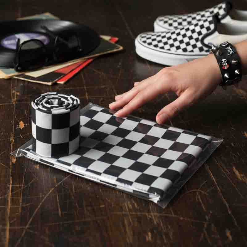 Mascada Modelo Duke con Diseño Cuadros Blanco y Negro Estilo Ajedrez 60x60 cm. - Imagen 6