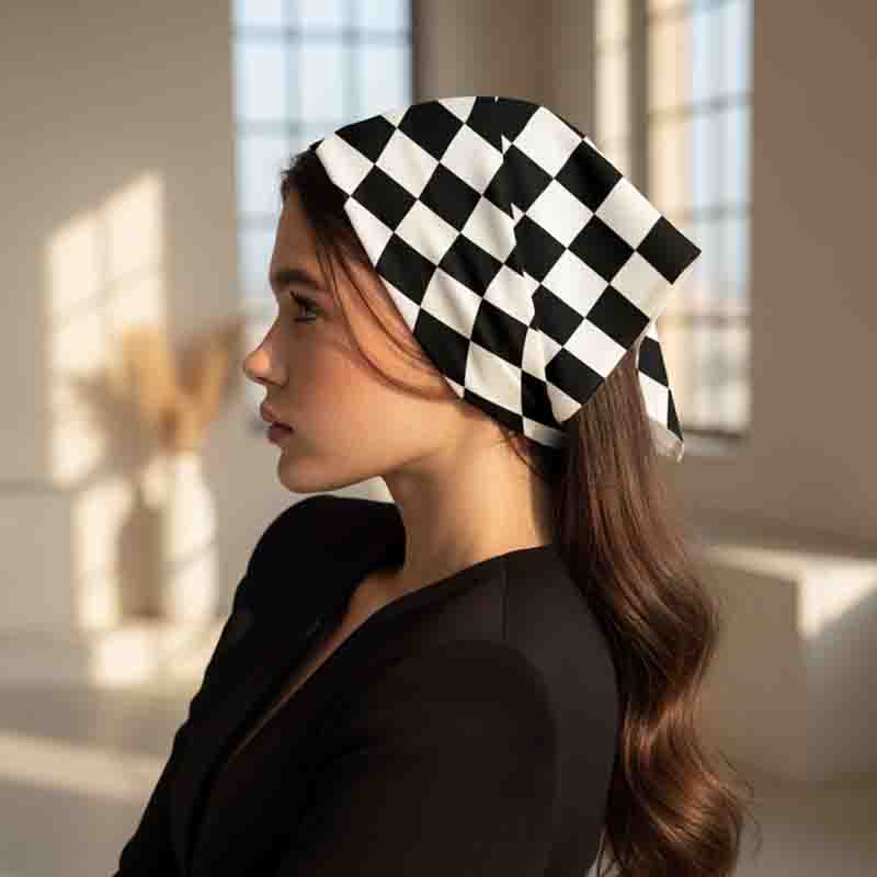 Mascada Modelo Duke con Diseño Cuadros Blanco y Negro Estilo Ajedrez 60x60 cm.