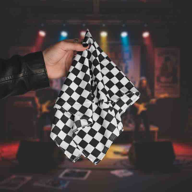 Mascada Modelo Duke con Diseño Cuadros Blanco y Negro Estilo Ajedrez 60x60 cm. - Imagen 9