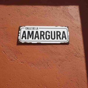 Letrero Calle de la Amargura Vintage en MDF 40x15 cm para Bar, Cantina y Hogar.