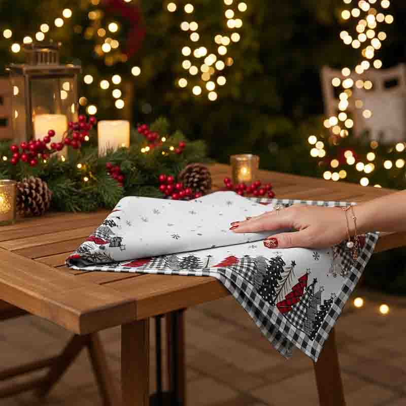 Mantel Navideño Mod. Navidad Clásica Blanco con Pinos - Imagen 3