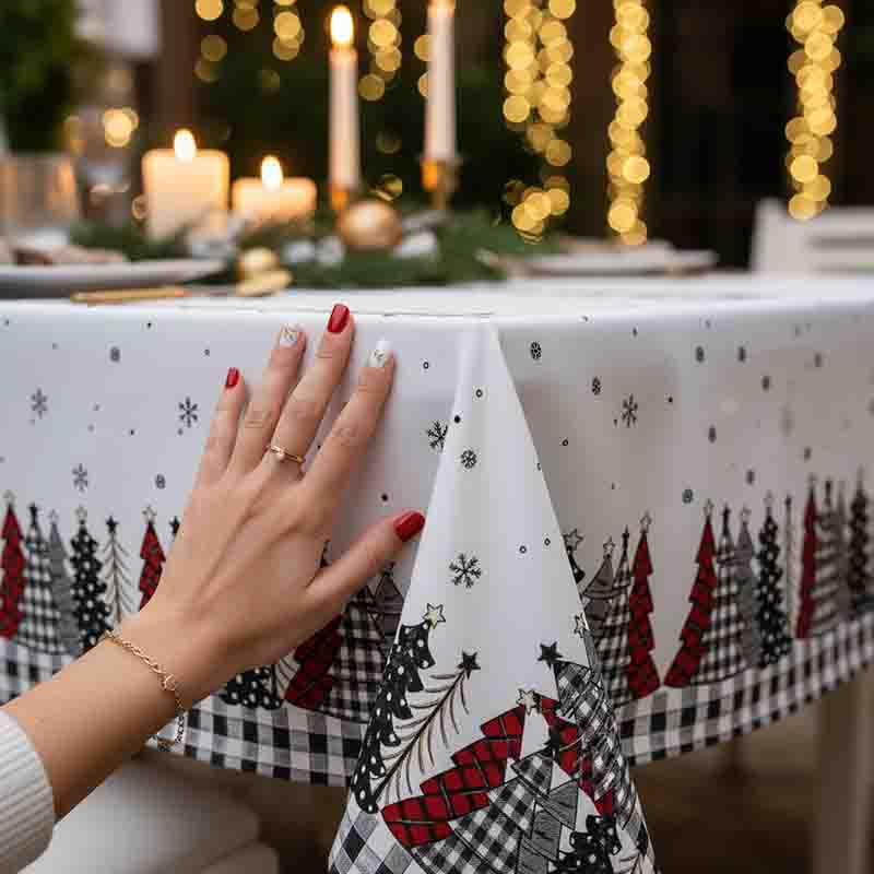 Mantel Navideño Mod. Navidad Clásica Blanco con Pinos - Imagen 4